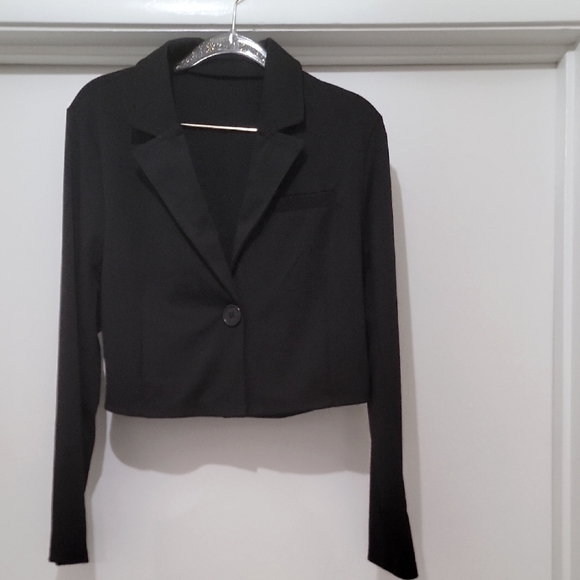 Jackets & Blazers - Elegant Black Women's Blazer Croped